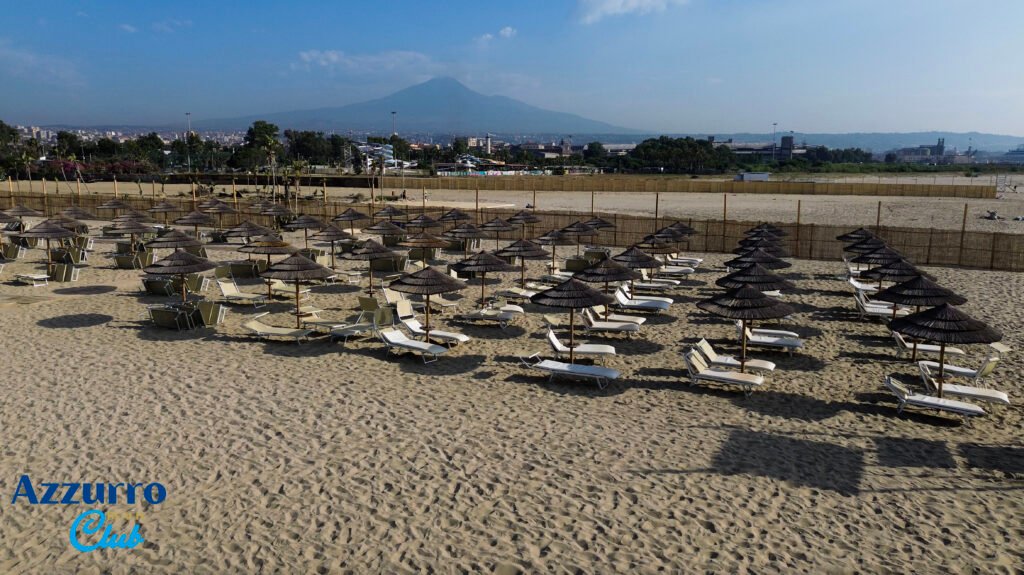 Listino prezzi del beach club con le tariffe per lettini e ombrelloni in Sicilia